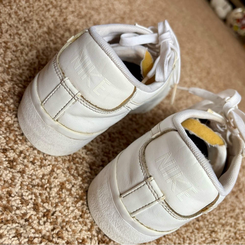 Nike White Low-Top Sneakers - Picture 4 of 8